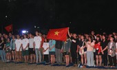 Từ ký túc xá, hàng trăm sinh viên chào cờ cộng hưởng cùng đội tuyển U22 Việt Nam