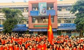 Học sinh tiểu học TPHCM diện áo cờ đỏ sao vàng tiếp lửa cho U22 Việt Nam