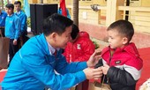 Mang 'Xuân ấm tình thương' đến với người nghèo