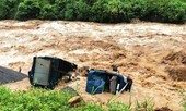 Mưa lũ ùn ùn đổ về Yên Bái, nhấn chìm ô tô, cuốn trôi cầu tạm