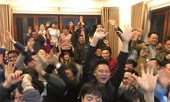 Cổ động viên cháy hết mình tại nhà tiền đạo Hà Đức Chinh 