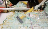 Hai thanh niên cầm búa đinh, bình xịt hơi cay xông vào cướp tiệm vàng