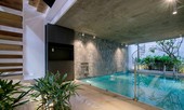Nhà ống Sài Gòn chỉ rộng 70m2 chứa cả hồ bơi bên trong