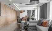 Nhà hẹp vẫn sang trọng và rộng rãi nhờ tủ âm tường bằng gỗ kính
