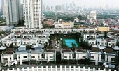 Ngỡ ngàng ngôi làng toàn biệt thự chục tỷ xây trên nóc tòa nhà cao tầng