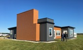 Ngôi nhà làm từ 6 nghìn chai nhựa tái chế, có view biển tuyệt đẹp