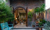 Nhà mặt tiền để mộc như tác phẩm nghệ thuật bị 'thôi miên' ngay khi nhìn