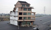 Những ngôi nhà 'vô duyên' giữa đường, có tiền cũng khó phá
