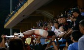 Nạn nhân vụ đốt pháo sáng trên sân Hàng Đẫy bình phục tốt