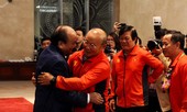 Hai đội tuyển bóng đá dự lễ mừng công của Thủ tướng