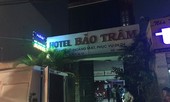 Bản tin 8H: Người đàn ông mang theo ảnh cưới vào khách sạn treo cổ