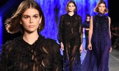 Kaia Gerber để ngực trần sải bước quyến rũ trên sàn catwalk