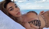 ‘Đỏ mặt’ với bikini da báo siêu bé của nữ DJ Chantel Jeffries