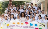 Khoảnh khắc ấn tượng của bà Obama, sao Hollywood gốc Cần Thơ khi đến Việt Nam