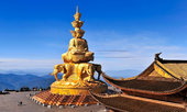Tượng Phật dát vàng trên đỉnh núi Nga Mi
