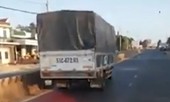 Ô tô tải cản đường xe cứu hỏa đi làm nhiệm vụ