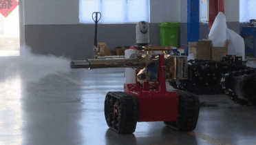 Robot khử trùng chống lại sự lây lan của virus corona