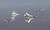 Khoảnh khắc ngoạn mục tiêm kích Su-57 vừa leo dốc vừa bắn tên lửa