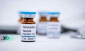Tại sao vaccine ngừa COVID-19 mất đến 18 tháng nữa để dùng rộng rãi?