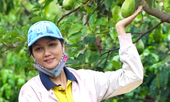 H'Hen Niê làm vườn, nấu ăn ngày tránh dịch