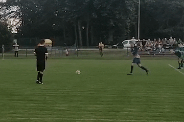 Tái hiện cú sút penalty bằng gót chân