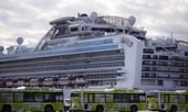 Du thuyền Diamond Princess kết thúc cách ly vì Covid-19, hành khách được lên bờ