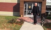 Ông Biden bị rạn xương chân khi chơi với chó cưng