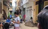 Hà Nội: Xe rùa rơi từ tầng 5 công trình xây dựng trúng người đi đường