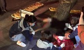 Đi tốc độ nhanh, hai cô gái ngã xe máy thương vong