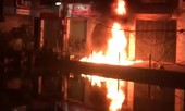 Tin mới vụ người đàn ông ném ‘bom xăng’ rồi cố thủ trong phòng ngủ