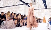 Người giàu không ít, nhưng vì sao chỉ có khoảng 4000 phụ nữ được sở hữu đồ Haute Couture?