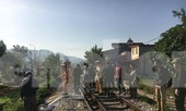 Mải nghe điện thoại, người đàn ông bị tàu hỏa đâm tử vong