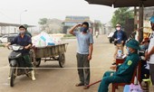 Căng dây thừng lập chốt kiểm soát, kẻ vạch trên phà để phòng COVID-19