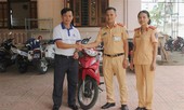 Người đàn ông bất ngờ nhận lại xe máy sau 13 năm mất cắp