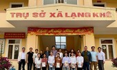Tặng 1.300 cuốn vở cho học sinh Chôm Lôm