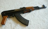 Xả súng bắn bạn do... gập AK không đúng thao tác