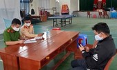 Người đàn ông Nghệ An 'tiếp tế' 5 lít rượu cho thân nhân đang cách ly