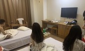 Ba cô gái trẻ cùng bạn trai 'mở tiệc' ma túy trong khách sạn