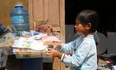 Sách vở bị lũ cuốn trôi, học sinh rốn lũ Quảng Bình khó khăn trước ngày trở lại trường