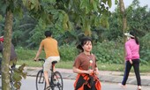 Phớt lờ lệnh cách ly, người dân Vinh vẫn tụ tập vui chơi, không đeo khẩu trang