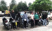 Công an tổ chức vây bắt nhóm 'quái xế' đầu trần lạng lách, đánh võng giữa phố