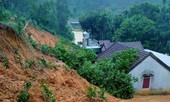 Đồi núi lở, đất đá tràn xuống ‘uy hiếp’ hàng trăm hộ dân miền núi Nghệ An