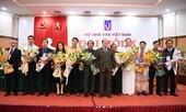 Cuộc chuyển giao ghế chủ tịch Hội Nhà văn ngoạn mục