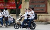 Nhà trường yêu cầu phụ huynh ký cam kết không giao xe máy cho học sinh chưa đủ tuổi