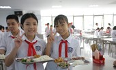 Học sinh đến trường được ăn bán trú ra sao?