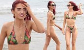 Con gái 19 tuổi của cựu ca sĩ Boyzone đẹp như mộng trên biển