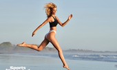 Mỹ nhân áo tắm cao 1m80 đẹp tựa nữ thần trên biển Bali