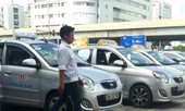 Taxi được hoạt động để đón hành khách tại sân bay, ga tàu
