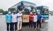 Tặng khẩu trang phòng dịch COVID cho lái, phụ xe buýt
