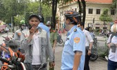 Xử phạt người tụ tập ngồi vỉa hè không đeo khẩu trang ở Sài Gòn